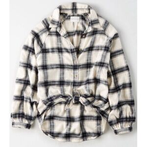 AE PLAID BUTTON UP SHIRT